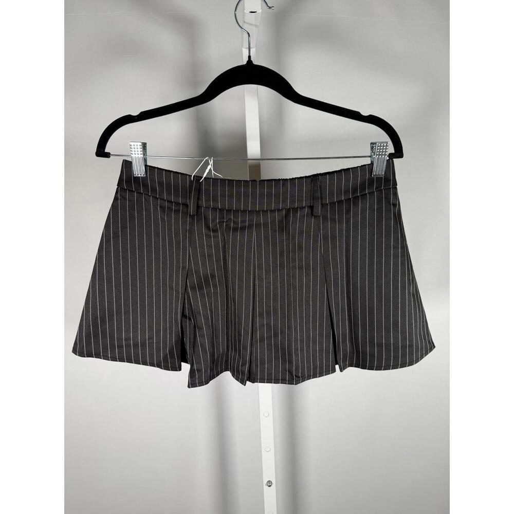 NWT Halara Black Pinstripe Pleated 2-in-1 Built-In Shorts Size Large - Picture 3 of 6